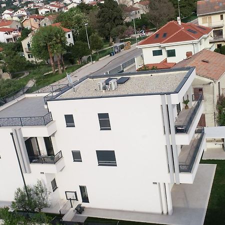 Apartmani Le-Lu Kaštela Zewnętrze zdjęcie