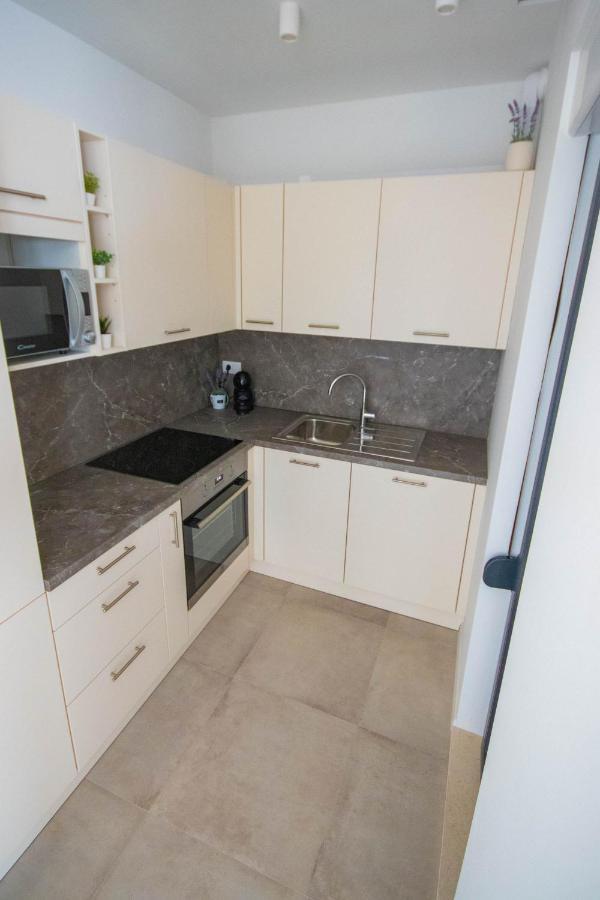 Apartmani Le-Lu Kaštela Zewnętrze zdjęcie
