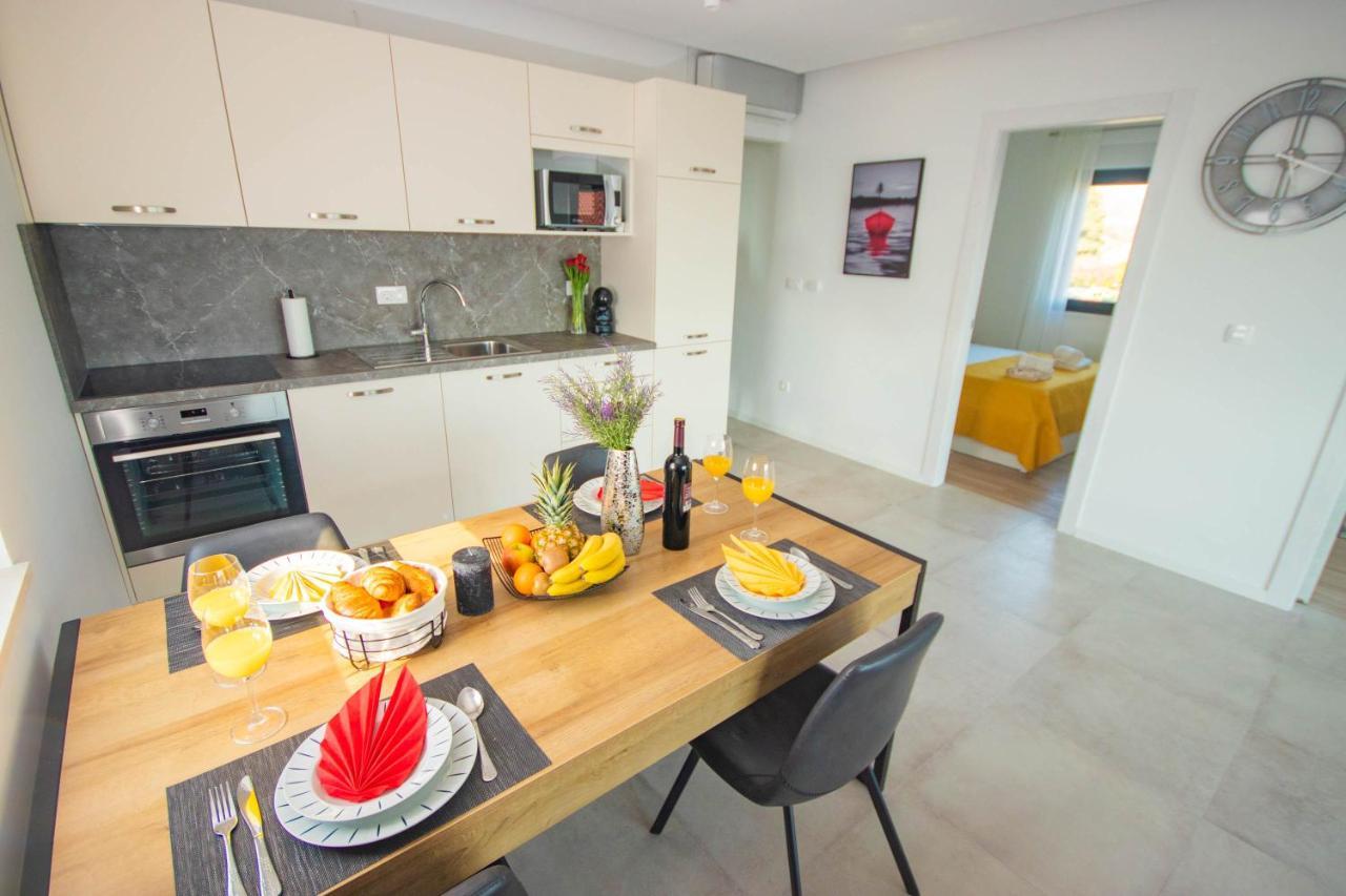 Apartmani Le-Lu Kaštela Zewnętrze zdjęcie